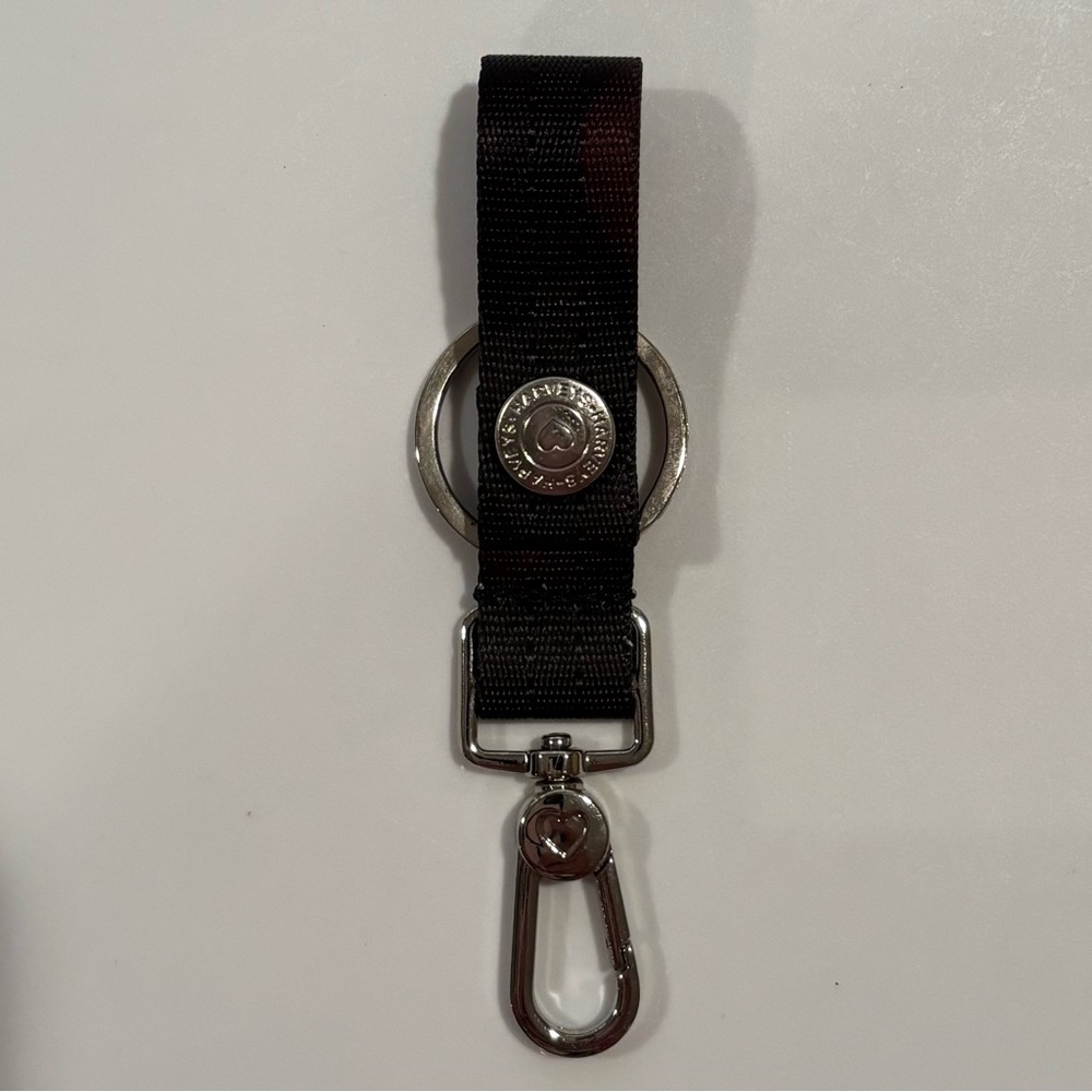 Harvey’s Seatbelt Camo Small Click N Go Keychain / pre-owned / cross posted